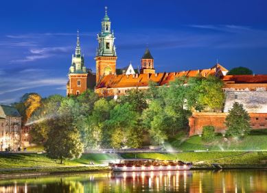Castillo Wawel de noche Polonia
